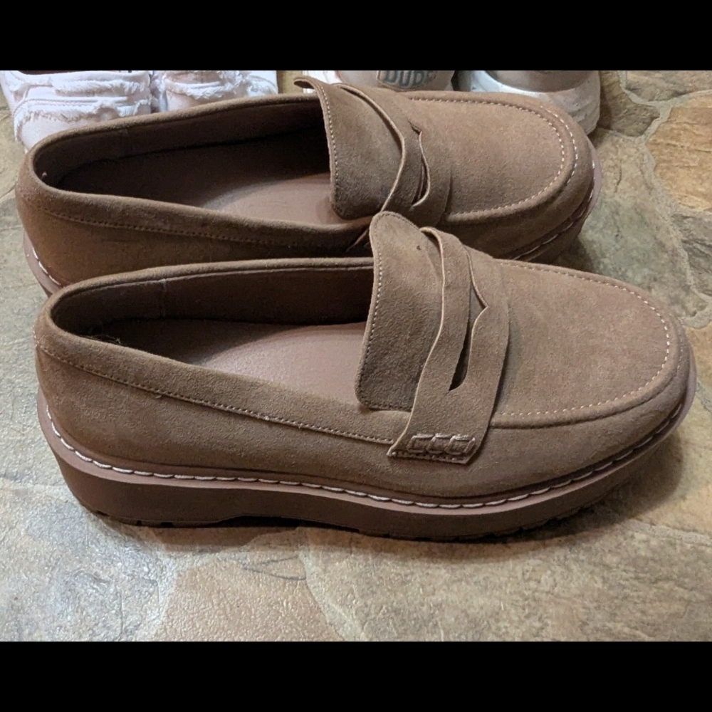 Women's 9.5 WW Torrid Brown Loafers
